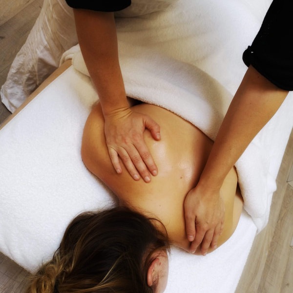 Praktijk Jasmin Gheiman is een massagetherapie praktijk in het centrum en zuid-oost van Amsterdam. Massage Therapy ontspanning 